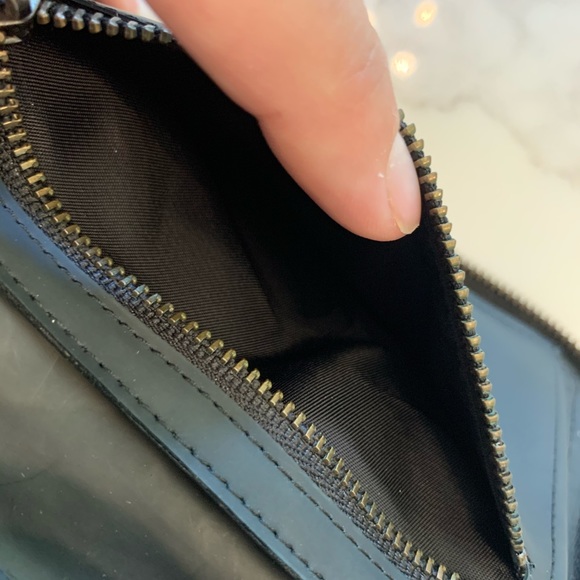 Marc by Marc Jacobs passport holder/ wallet - Picture 4 of 5